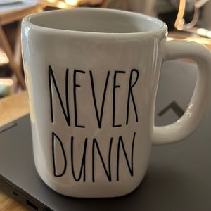 RAE DUNN 𝐍𝐄𝐕𝐄𝐑 𝐃𝐔𝐍𝐍 16OZ MUG NWT